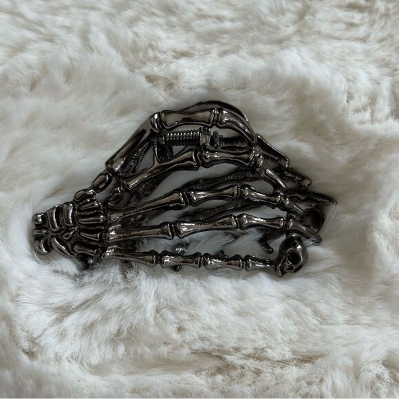 Skull hands dark gray / silver claw clip gothic - Picture 6 of 6